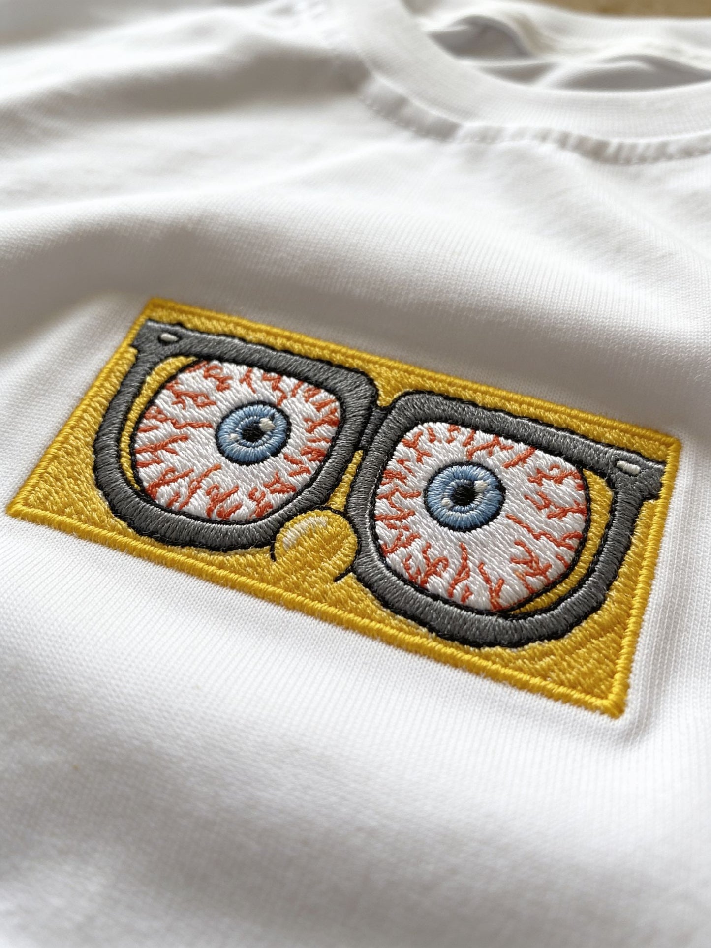 Göz Teması: Sponge Nakışlı Tshirt