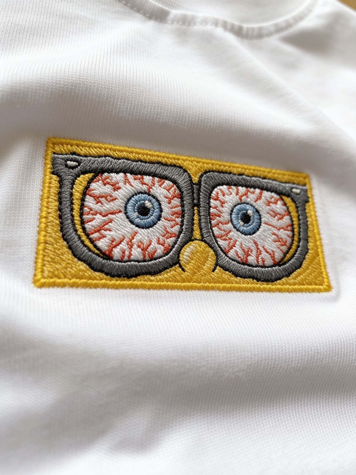 Göz Teması: Sponge Nakışlı Tshirt